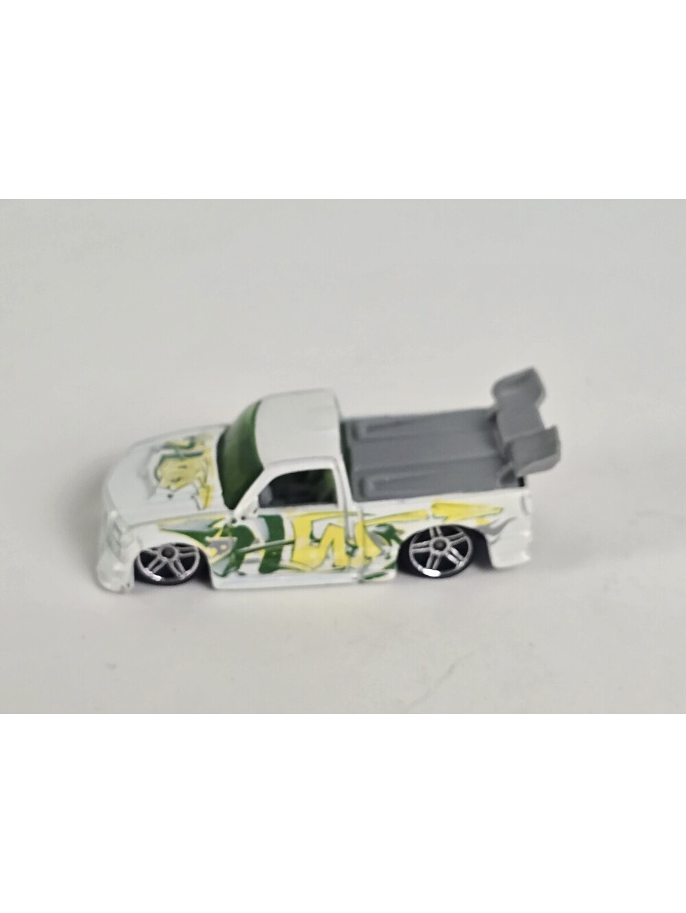 Hot Wheels 2008 All Stars Super Tuned 1:64 Diecast White/Green/Yellow Loose